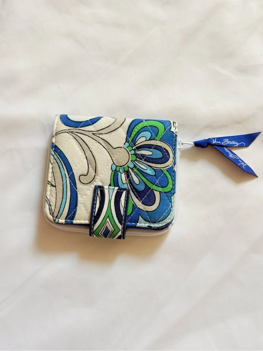 Vera Bradley Quilted Floral Bifold Zip Around Small Wallet Blue Green White